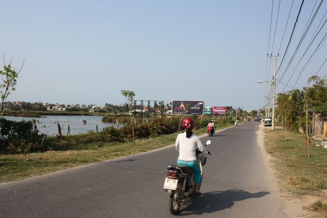 少しゲストハウスで休憩してお昼すぎからレンタサイクルで クアダイビーチへ。<br />
