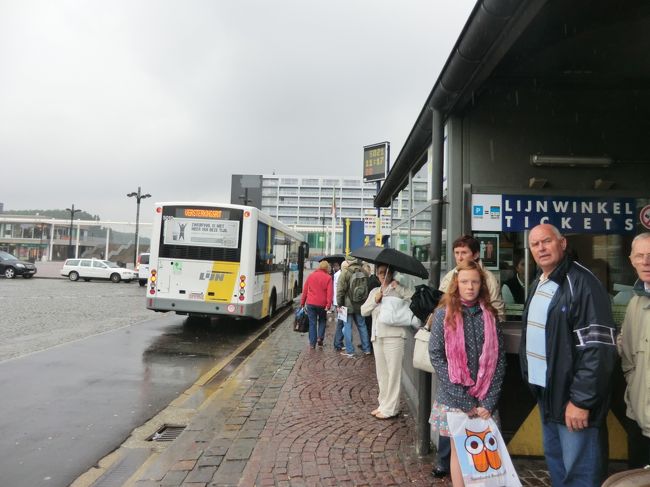 頭がフラフラします・・・もともと低血圧ですが・・・体もだるいです・・・ブルージュの駅で警察に届けると・・・少し気分が・・・<br /><br />翌日も警察に聞きに行きましたが・・・私の情報は国内警察ネットで判る様になっているようです・でもでてきません・・・<br /><br />バスに乗ってＹＨに