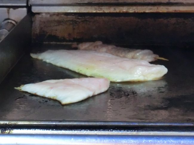 料理は、鯛と、ひらめは、焼きます