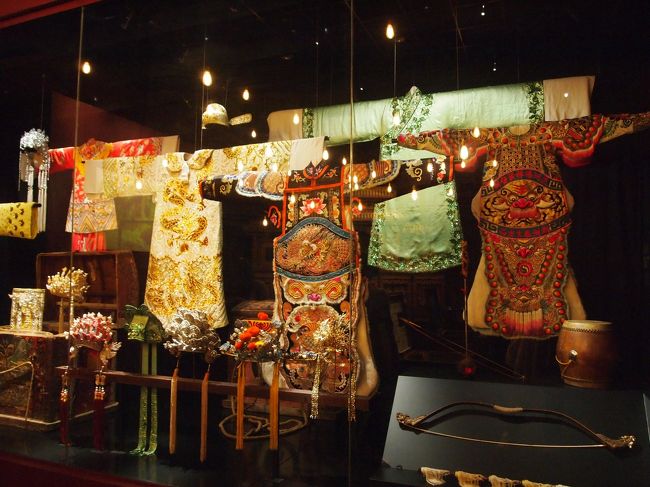 中国の京劇と同じかな？？？似たようなものであるのは確かっぽい。