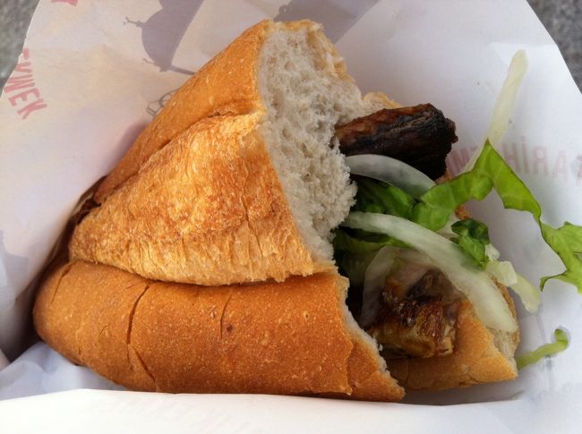 サバサンド　4YTL<br /><br />そのまんまの味です。１回でいいかな。^ ^;