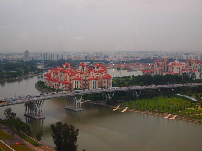 『あ、あそこ見て下さい』と案内してくれた子に言われ、見た先がコレ。何だろうと思っていると『あそこは（家賃が）高い建物ですよ』<br /><br />え？（笑<br /><br />全然想像してなかった回答に思わず笑いました（笑