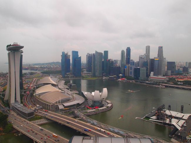 頂点をちょっと過ぎた方がこっち側の景色がキレイに見えるっていう…（笑<br /><br />で、ここでまた案内してくれてたSちゃんが『あ！見て下さい！！あそこ！！』<br /><br />またセレブが住む建物？（笑）と思ったら…