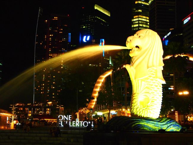 とりあえずマーライオン撮る。