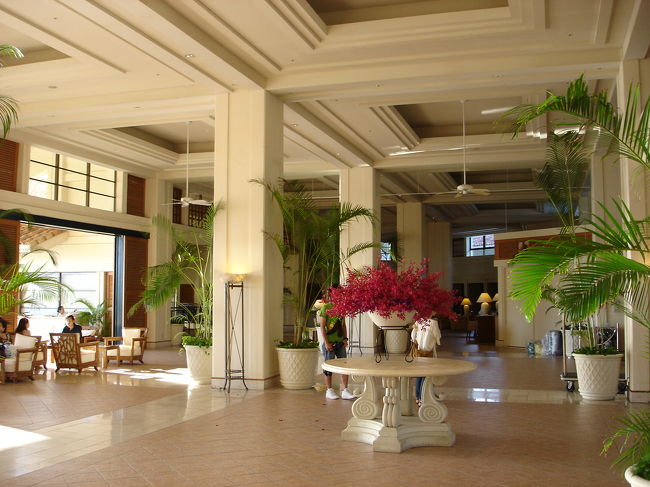 帰り道に系列のブセナテラスのビーチへ。ジ・アッタテラス宿泊の人は無料で利用できる。ジ・アッタテラスが１６歳以下の子供が宿泊不可となっているのに対して、こちらは子供連れのご家族が非常に多く、雰囲気が全然違った。