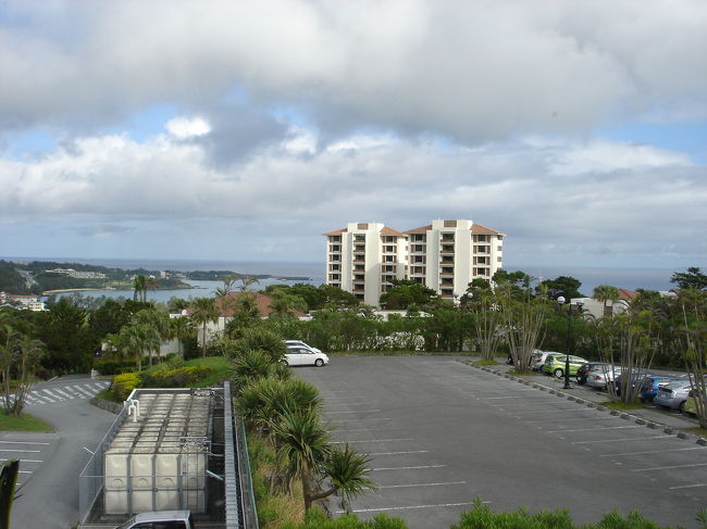 ゴルフ場のレストランからホテルのタワーを撮影。