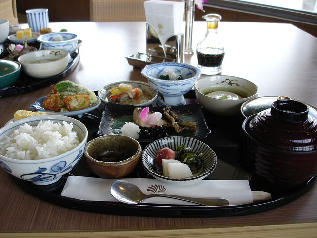 こちらは和定食。種類も豊富で味も良い。洋食に飽きたら、気分転換に和食という選択肢があるのはうれしいです。