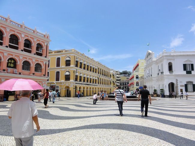 有名はセナド広場にやって来ました。金曜日と<br />言う事もあり、週末に比べてかなり人通りが<br />少ない様です。