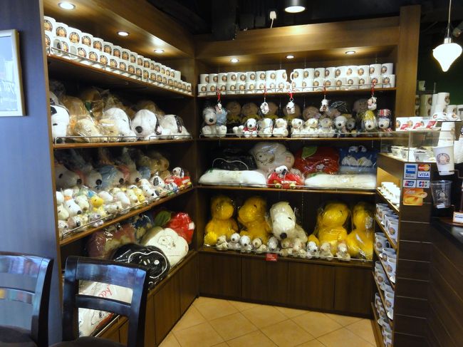 意を決して店内へ。<br /><br />ありました、ありました、目的のものが。