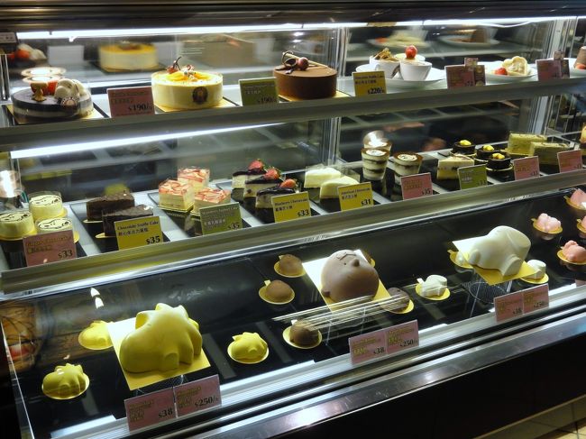 ここはカフェが主体なのでこう言ったスイーツ<br />があります。すごいね〜　濃いね〜<br />でも、好きな人にはたまらないだろうな。