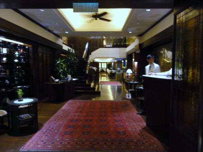 スプリングムーンというレストランです。<br />内装に重厚感があってとてもいい感じのレストランです。