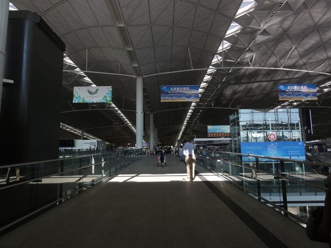 香港空港につきました。これからチェックインです。