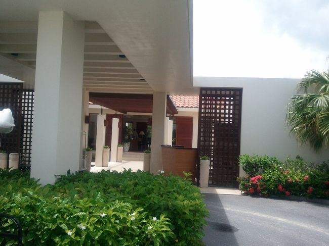 そして、ひたすら５８号線を走り夕方ジ・アッタテラスに到着。フロント前に到着するとスタッフの方々が出迎えてくれて、フロントへ。