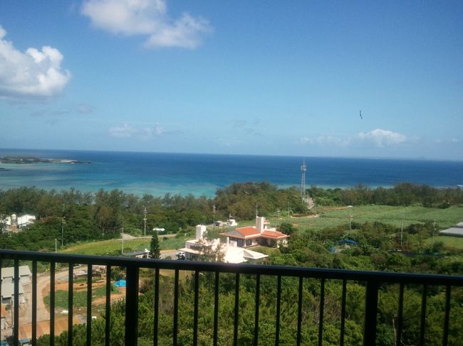 バルコニーから海を眺めるとこんな感じです。