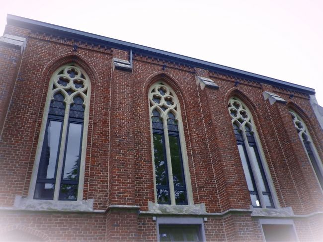 もともとはネオゴシック様式の聖堂で、<br />オーナーが中を改装し今はB&amp;B。<br /><br />B&amp;Bとはいえ、中は聖堂そのものでとても神聖な場所。<br /><br />私が予約をしたのはスイートルーム。<br />スイートルームはこの聖堂の一番上の部分でした。