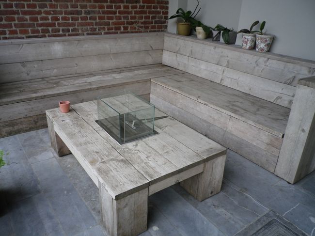 キッチンからお庭へ出れます。