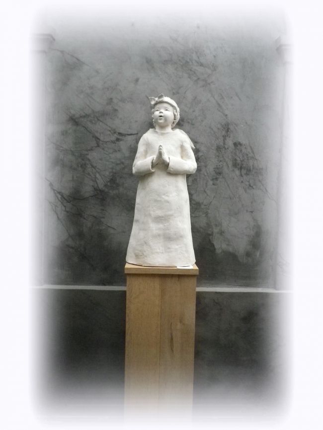 廊下の様子<br /><br />あちこちに天使の置物がおいてありました。<br /><br />罪深き旦那は、「ちょっと怖い」と（笑）