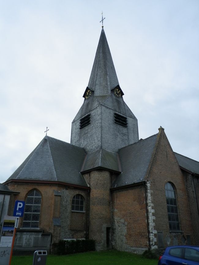 B&amp;Bの目の前は今も使われている教会があります。<br /><br />滞在中毎時間この教会の鐘の音を聞きながら過ごしました。