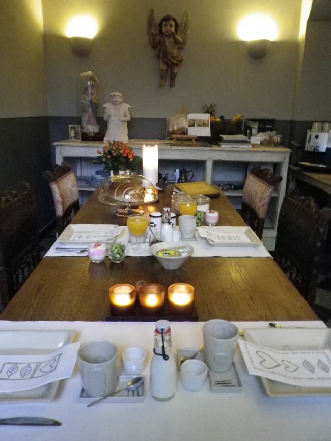 朝早く起きて、シャワーして、ジャグジーに浸かって、<br />朝食ルームへGO！<br /><br />宿泊客は私たちだけなのでゆっくり頂きました。<br />