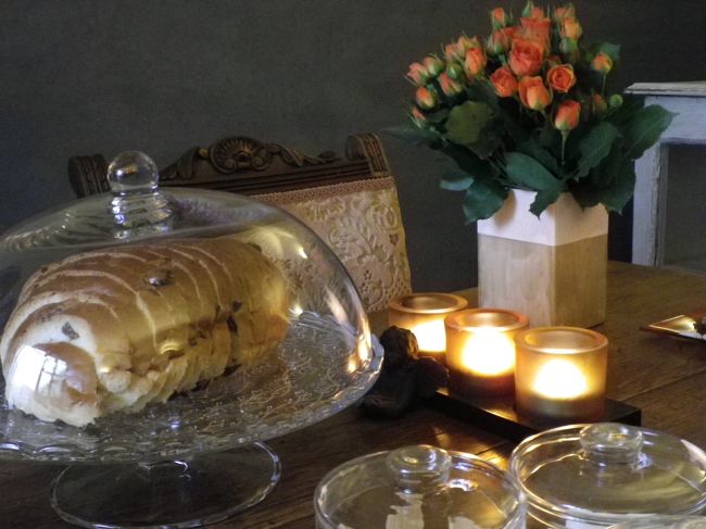 美味しそうなパンの数々。<br /><br />この他にも出来立てクロワッサンなど美味しい物がたくさんあったのですが、旦那が写真を撮る前にすべて手を出してしまいました。