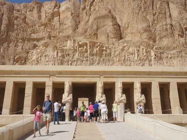 ちなみに“王家の谷”の写真はありません。<br />撮影禁止とかで、カメラを車の中に置いていくよう言われてしまったのです。ちょっと疑ったけど、やっぱり撮れないようです。