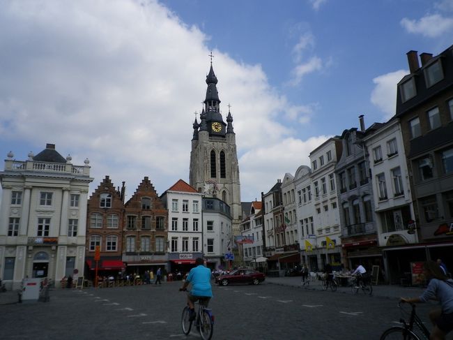 ぶらぶら歩いてまた広場へ戻りました。<br /><br />