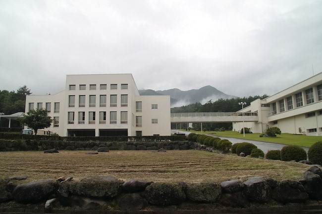 雨降る空、恨めしく。<br /><br />あの渡廊下からアルプスが見たかったな〜