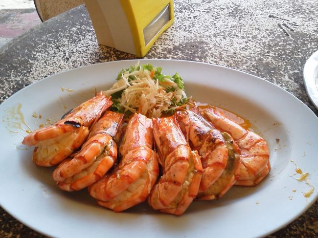 地球の歩き方でもお勧めされていたタイガーブロウンをガーリック炒めで注文。<br />ハーフキロで注文したら多かった。<br />写真は6匹ですが実際には8匹です。サイズもそこそこ大きめ。<br />150TB/100g<br /><br />味は。。。普通かな？<br />決してお得感はナイです。