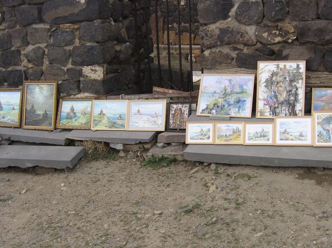 絵描きさんが絵を売ってた。