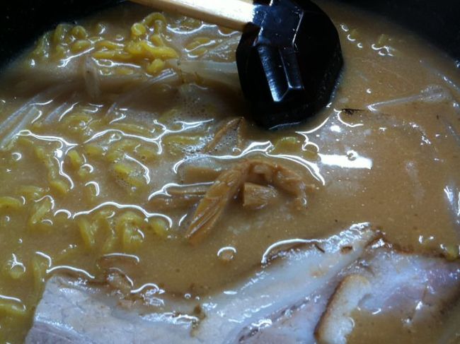 本日の夕食は信玄というラーメン。<br /><br />食べログで高評価だったので行ってみた。<br />おれは好き。北海道一周後、時間があればもう一度立ち寄りたい。<br /><br />みそらーめん735円、チャーハン367円。