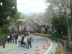 そのまま英国大使館前を通って半蔵門へ抜けることにしました。