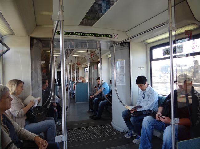 ８時半くらいですけど空いているのはなぜ？？平日なのに。<br />