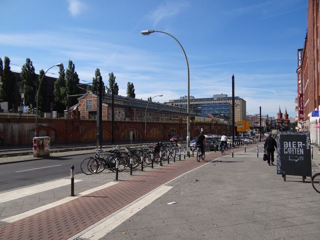 ベルリンの地下鉄は古いですね。建物なんか結構ボロ。