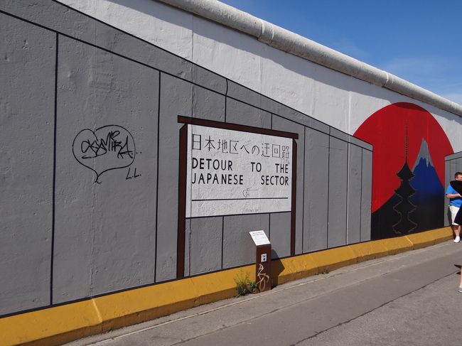 日本をモチーフにした絵もあります。<br />富士山と五重塔っていかにもですね。