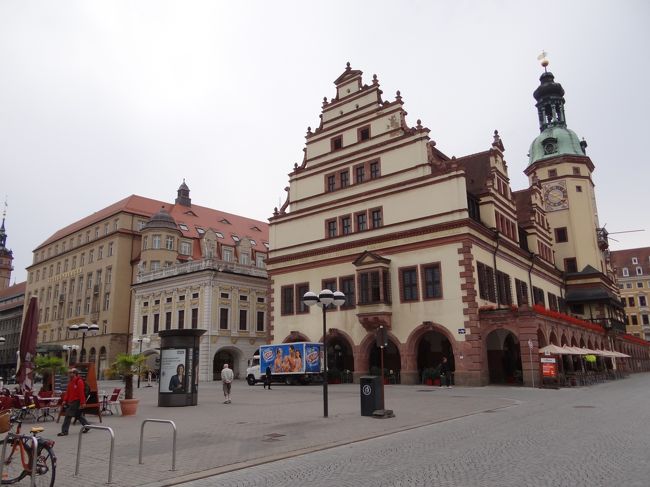 その先はマルクト広場と旧市庁舎があります。