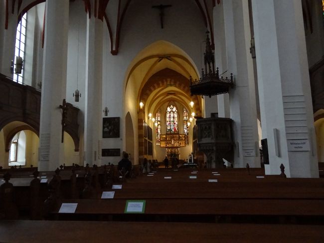 華やかなつくりではありませんが、落ち着いた教会でした。