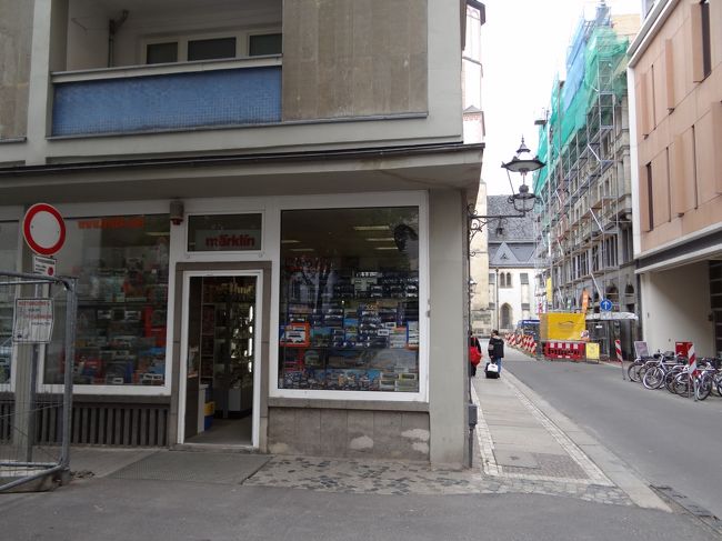 バッハ博物館の近くにある鉄道模型店です。<br />模型好きの私は吸い込まれて行きました・・・