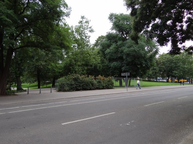 市街を反時計回りに回ってぷらぷらしています。