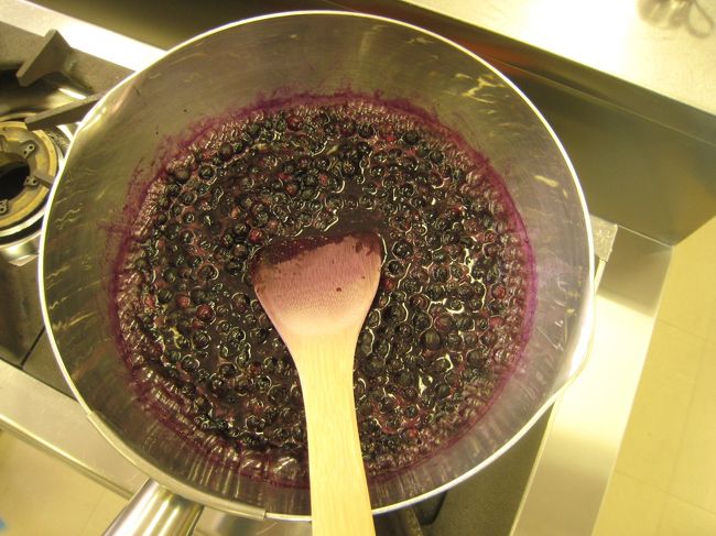 仕上げにレモン汁を入れて完成。<br />