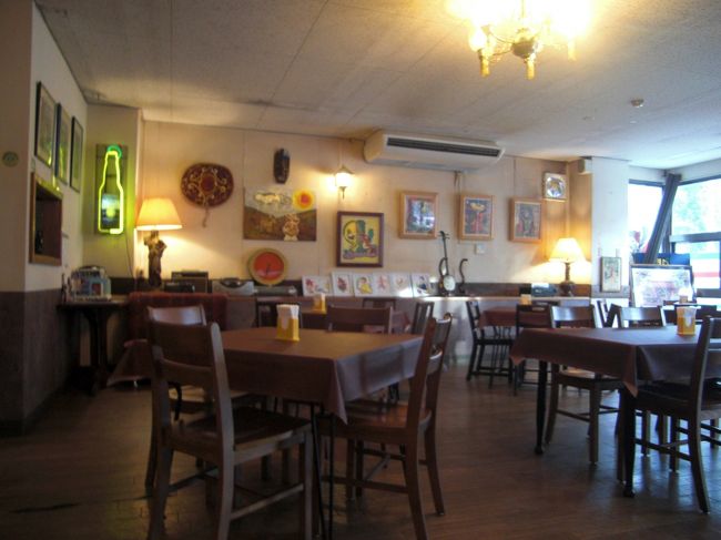 夜８時に那覇に着く夫を迎えに空港まで行く途中に大大大すきな宜野湾のタコス専門店「メキシコ」に寄りました。<br /><br />店内はノスタルジックなアメリカンっていう感じ。