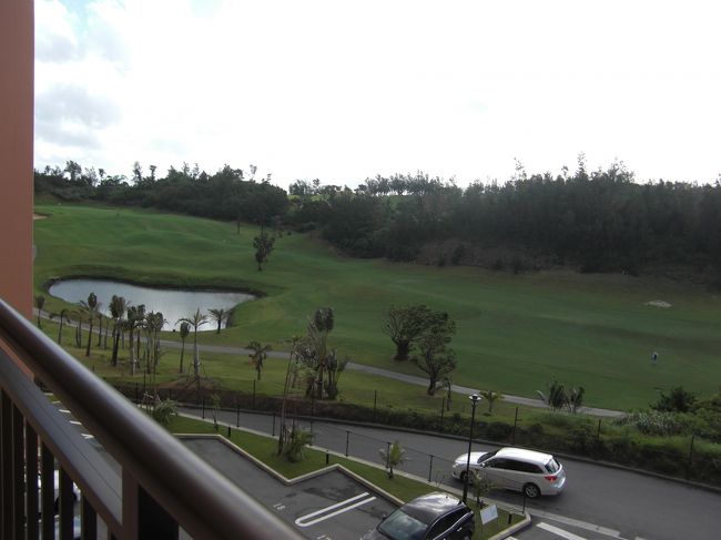 玄関側からは沖縄国際ゴルフクラブが一望。