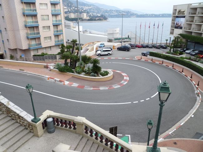 F1コースのヘアピンカーブ