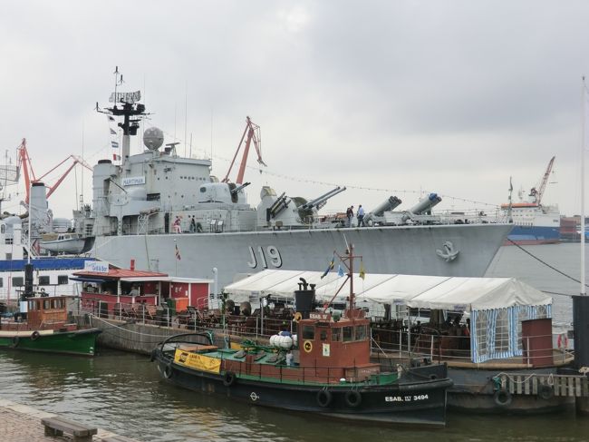 潜水艦と、駆逐艦です・・・