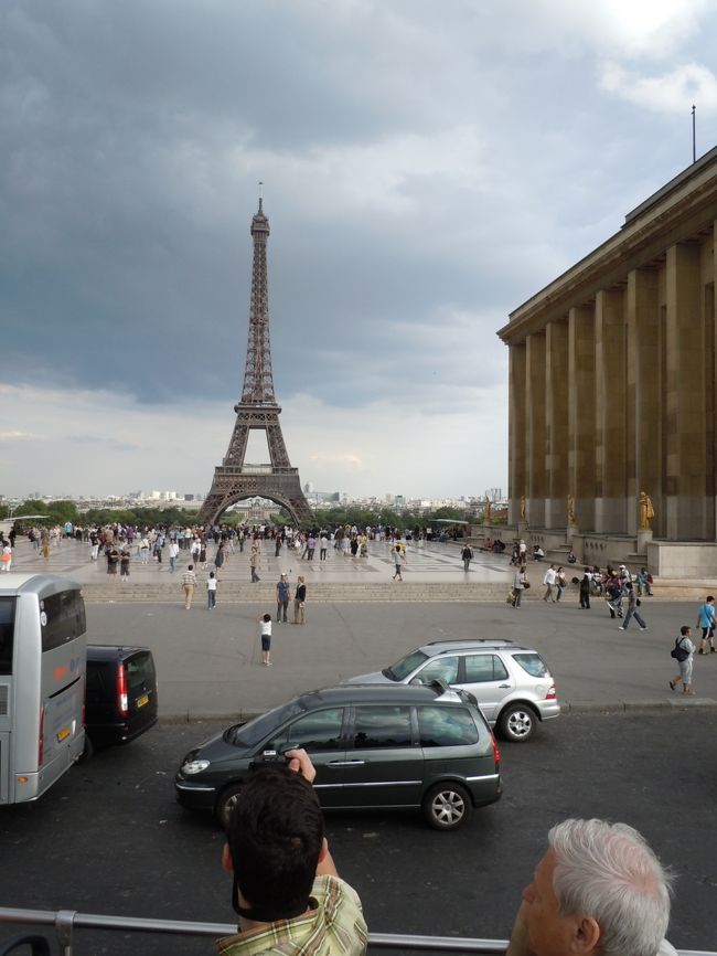 シャイヨー宮を通り