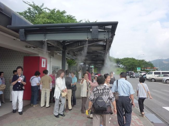 当日はとても暑く、行きの南条パーキングエリアで休憩したとき、<br />ミストが出ていました。