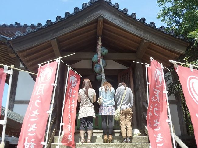 若いお嬢さんが、お参りしてました。