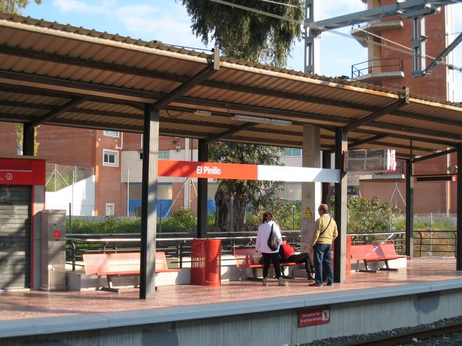 El Pinilo駅の上りホーム（マラガ方面）