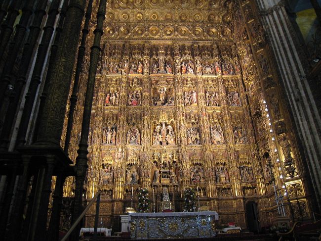 カテドラルの内部<br />本当に正気の沙汰ではない程のスケールに圧倒されました。