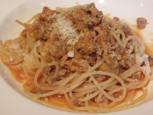 ミートソースベースのパスタ。