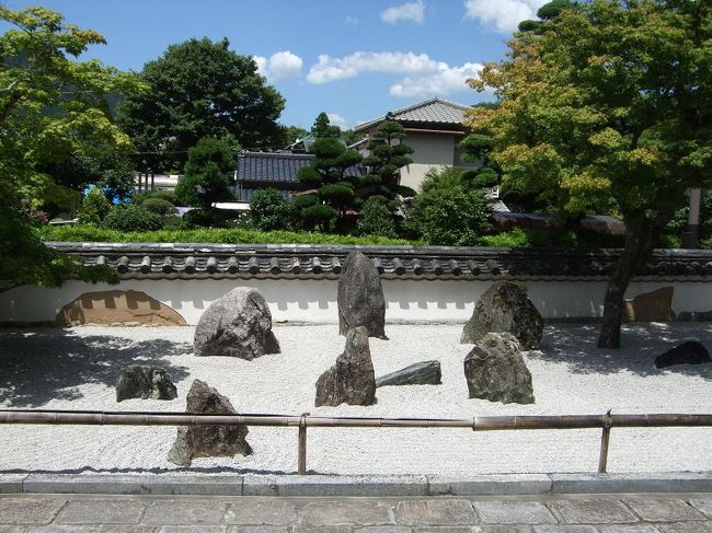 九州唯一の石庭をもつ光明禅寺。天満宮から超近く。